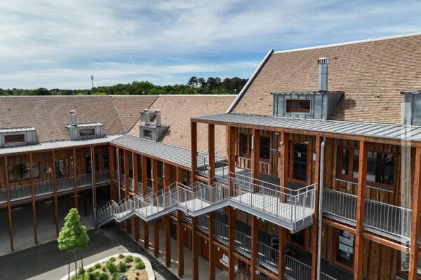 1686322835383 Réalisation de toiture en tuile terre cuite EDILIANS École et Collège Emmanuel d’Alzon – St Médard en Jalles