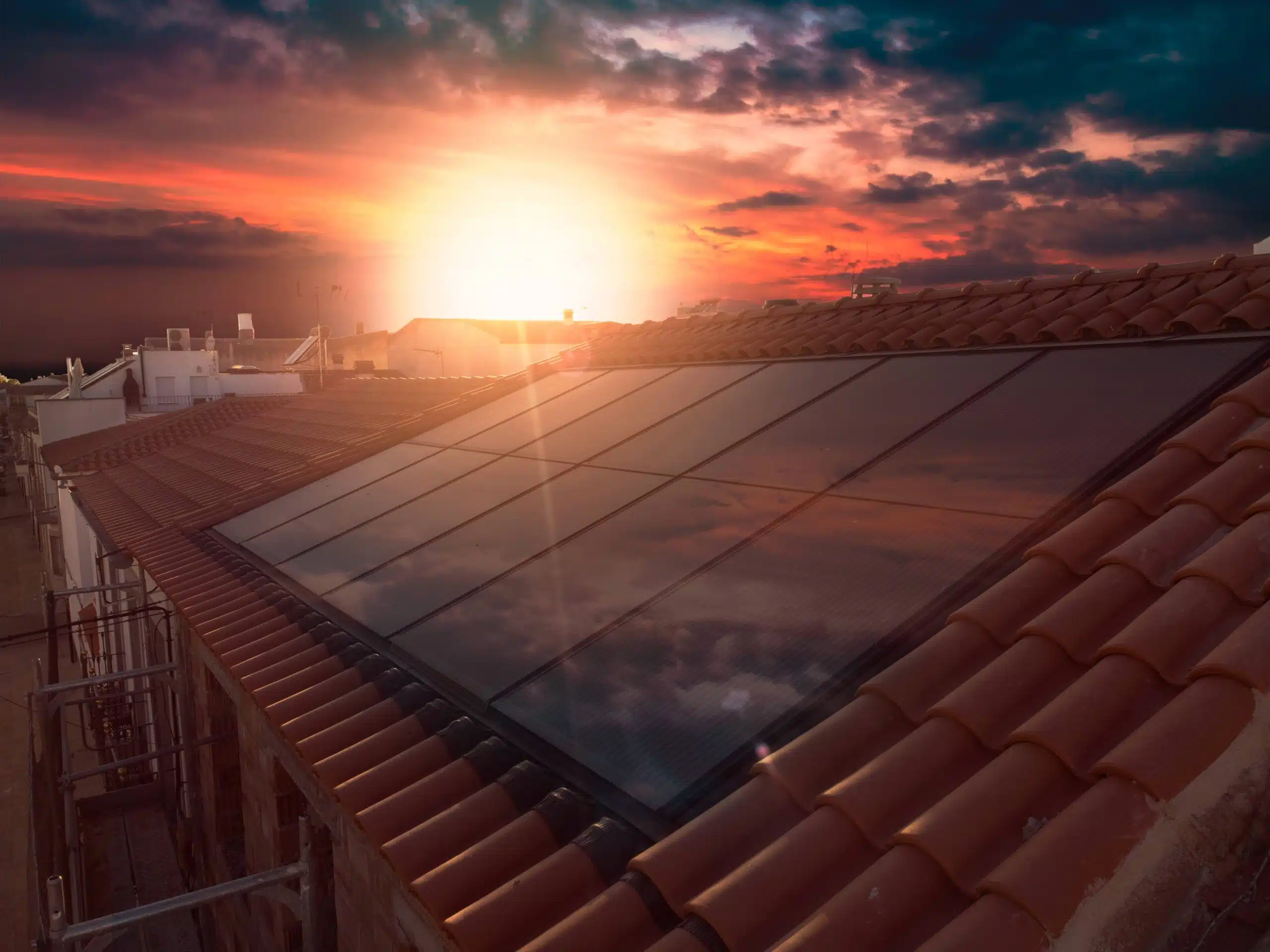 Réalisation toiture tuiles terre cuite et panneaux solaires EDILIANS