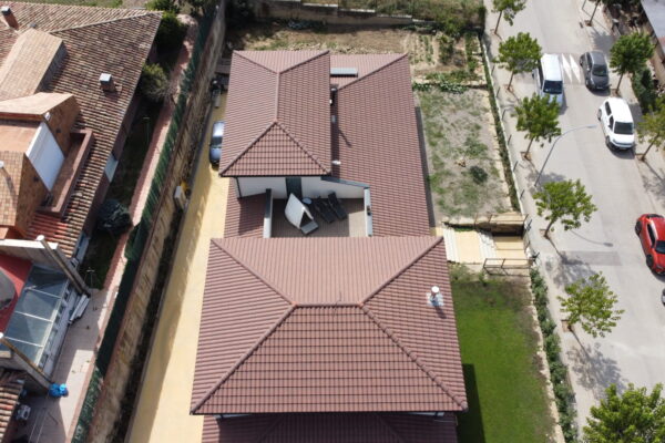 DCIM100MEDIADJI_0391.JPG Réalisation toiture de la Maison Balenyà en tuile terre cuite EDILIANS GROUP