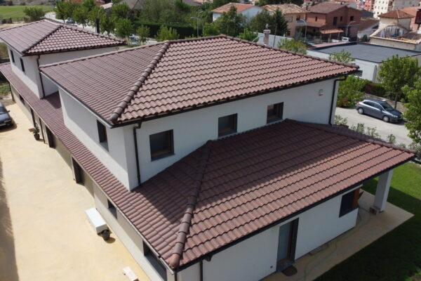 DCIM100MEDIADJI_0394.JPG Réalisation toiture de la Maison Balenyà en tuile terre cuite EDILIANS GROUP