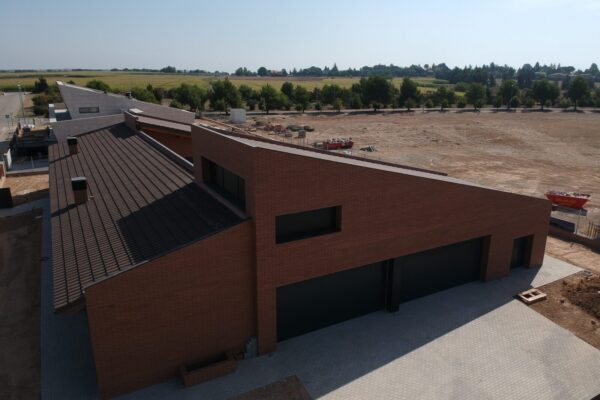 DCIM/100MEDIA/DJI_0118.JPG Réalisation toiture de la Cerdera en tuiles mécaniques Grand Sud La Escandela