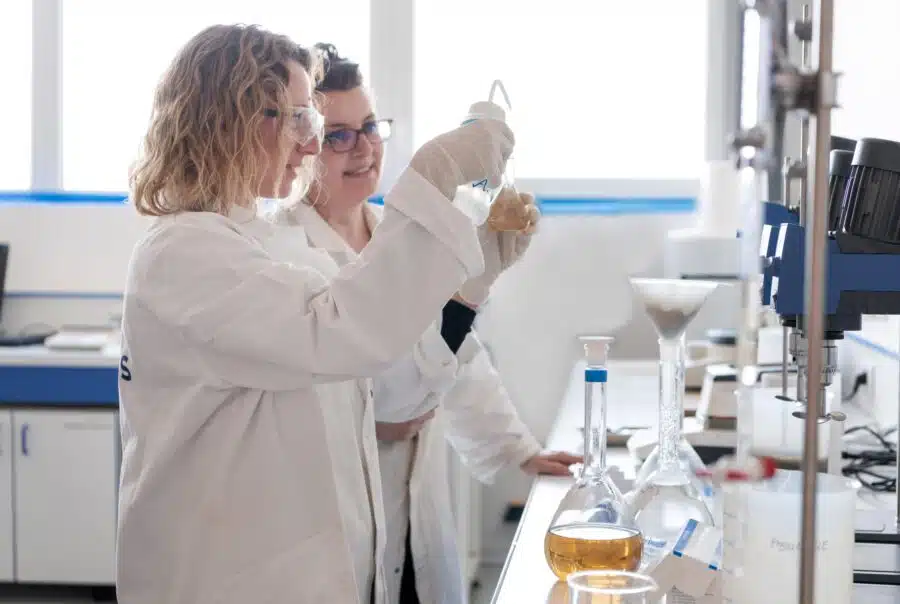 Recherche et développement tuiles terre cuite EDILIANS en laboratoire